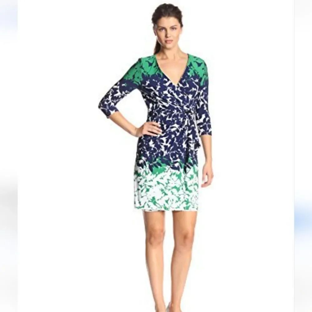 Sandra Darren Cream Dress. Career. Colorblock.